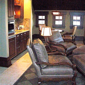 LARGE GUEST SUITE - Wet Bar / Living Area