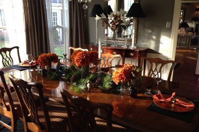 Elegant dining room photo in St Louis