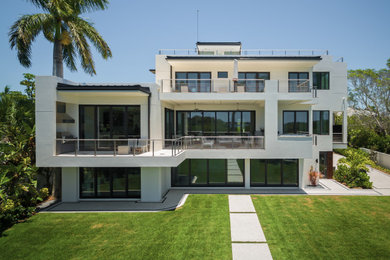 Example of a beach style exterior home design in Tampa