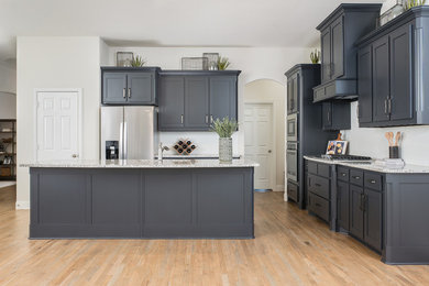 Elegant kitchen photo in Dallas