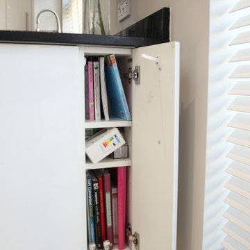 Approved Used Kitchen, Howdens Modern