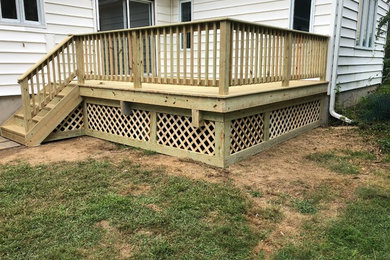 Example of a mid-sized mountain style backyard deck design in Bridgeport with no cover