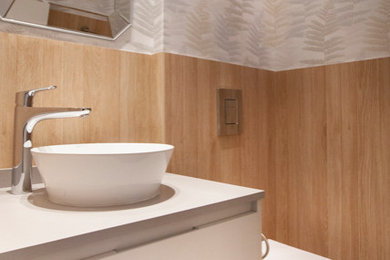 This is an example of a contemporary cloakroom in Madrid.