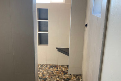 Example of a minimalist bathroom design in Other
