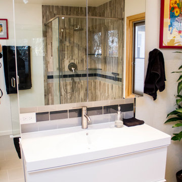 Bates Bathroom (R9474)