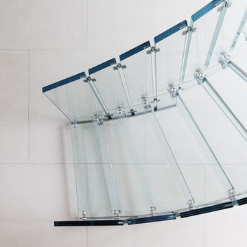 Architektur und Treppen mit Glas