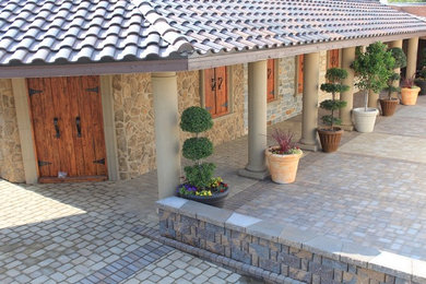 Example of an exterior home design in Los Angeles