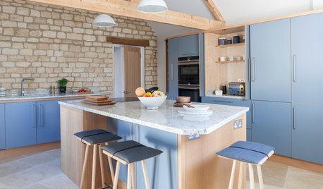 Küche im Scandi-Chic für eine renovierte Scheune in Wiltshire