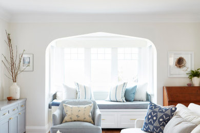 Transitional living room photo in Toronto