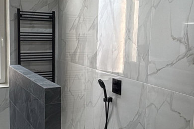 Example of a trendy bathroom design