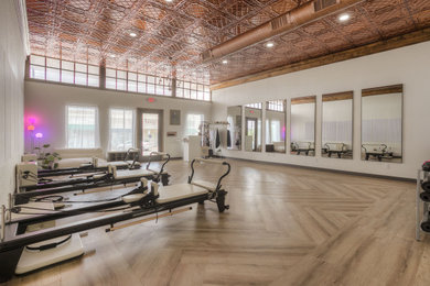 Home gym photo in Houston