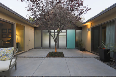 Patio - 1950s patio idea in Orange County