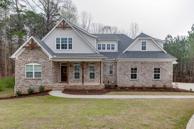 Arts and crafts home design photo in Atlanta