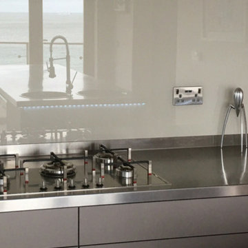 Modern & Minimalist Groomsport