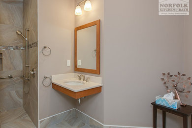 ボストンにある高級な広いトランジショナルスタイルのおしゃれなバスルーム (浴槽なし) (オープン型シャワー、アンダーカウンター洗面器、クオーツストーンの洗面台、オープンシャワー) の写真