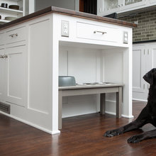 Dog feeding cubby