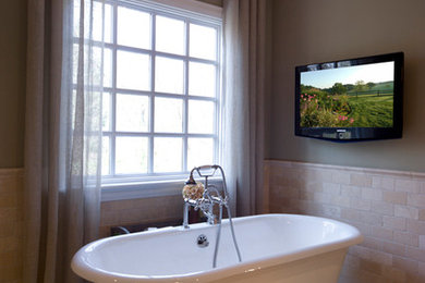 Bathroom - traditional bathroom idea in Columbus