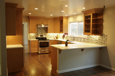 Example of a mid-sized trendy u-shaped dark wood floor eat-in kitchen design in San Francisco with an undermount sink, shaker cabinets, light wood cabinets, quartz countertops, multicolored backsplash, matchstick tile backsplash, stainless steel appliances and a peninsula