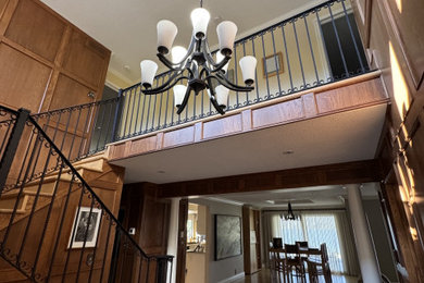 Example of a minimalist entryway design in Vancouver