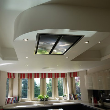 Dark Oak & Gloss Ivory handle-less Kitchen