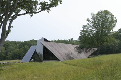 Inspiration for a modern exterior home remodel in New York
