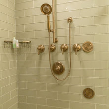 Mom's apt bathroom