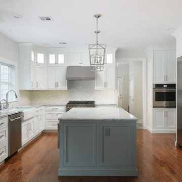 Spacious Kitchen and Breakfast Bar