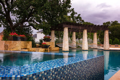 Example of a trendy pool design in Dallas