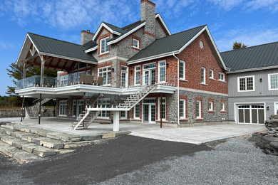 Traditional exterior home idea in Toronto
