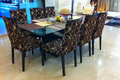 Example of a trendy home design design in Mumbai