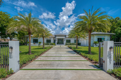 Example of a minimalist home design design in Miami