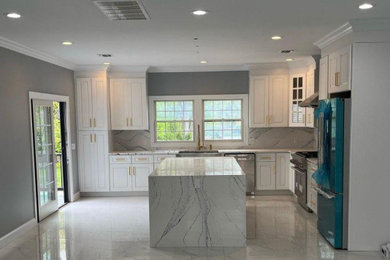 Kitchen - kitchen idea in Seattle