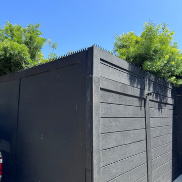 Venice Alley Privacy Wall — Ninja Deterrent™ GIZAGIZA Heart + Classic short Dual