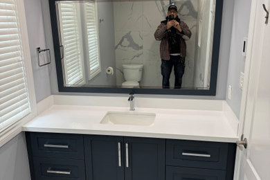 Example of a bathroom design in Toronto