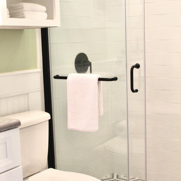 Erickson Bathroom 1 / Historic Summerville