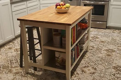 Kitchen - mid-sized contemporary ceramic tile kitchen idea in Austin with quartz countertops, white backsplash, subway tile backsplash, stainless steel appliances and an island