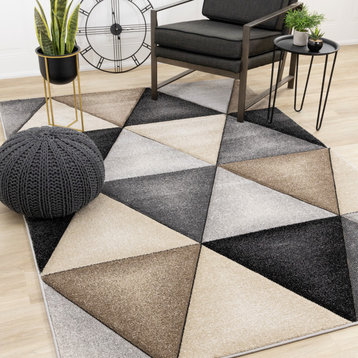 Fairfield Collection Gray Beige Brown Triangles Rug, 5'3"x7'7"