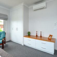 Guest bedroom closet
