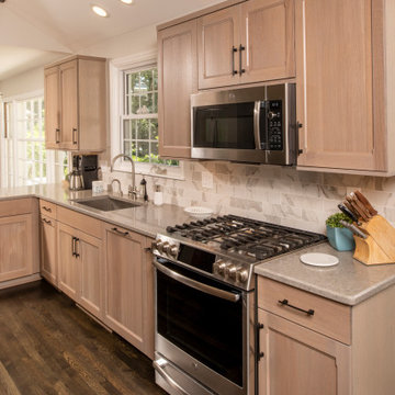 Cool Modern Kitchen Design - Grosse Pointe Woods