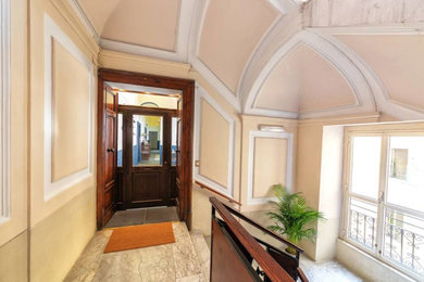 Immagine della facciata di una casa eclettica