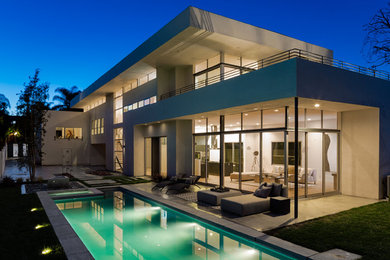 Inspiration for a large modern two-storey stucco white exterior in Los Angeles with a flat roof.