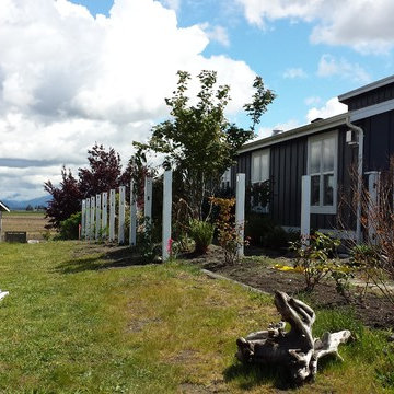 Semi-Private Vinyl Fencing