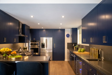 Example of a transitional kitchen design in Los Angeles