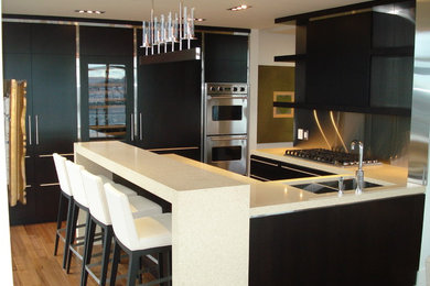 Example of a minimalist kitchen design in Calgary