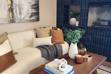 Minimalist living room photo in Other