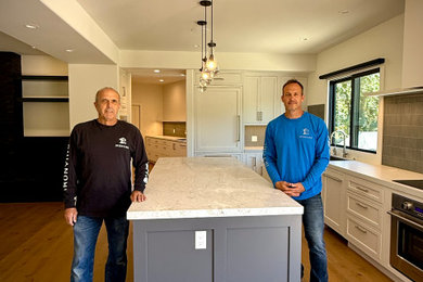 Example of a kitchen design in San Francisco