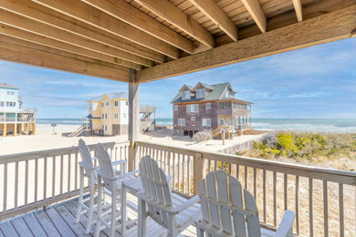 Balcony - coastal balcony idea in Other