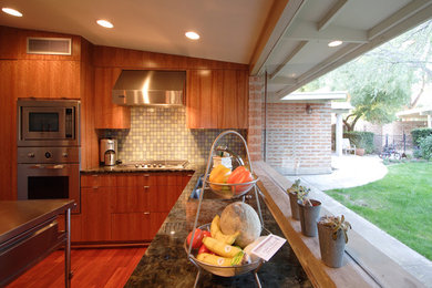 Kitchen - modern kitchen idea in Phoenix