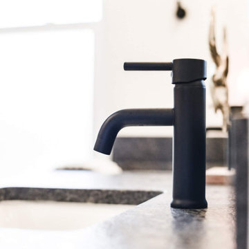 Black & White Vintage-Inspired Bathroom