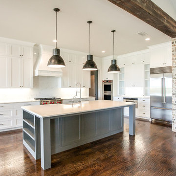 Farmhouse Home with a Fashionable Interior
